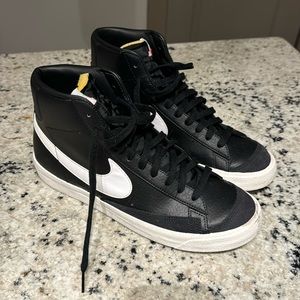 Black / White Nike Blazer Mid 77 size 10 Like New